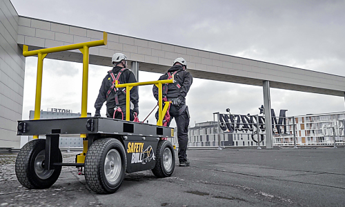 Detail van de aanlijnwagen ABS SafetyBull met aangelijnde koppeling